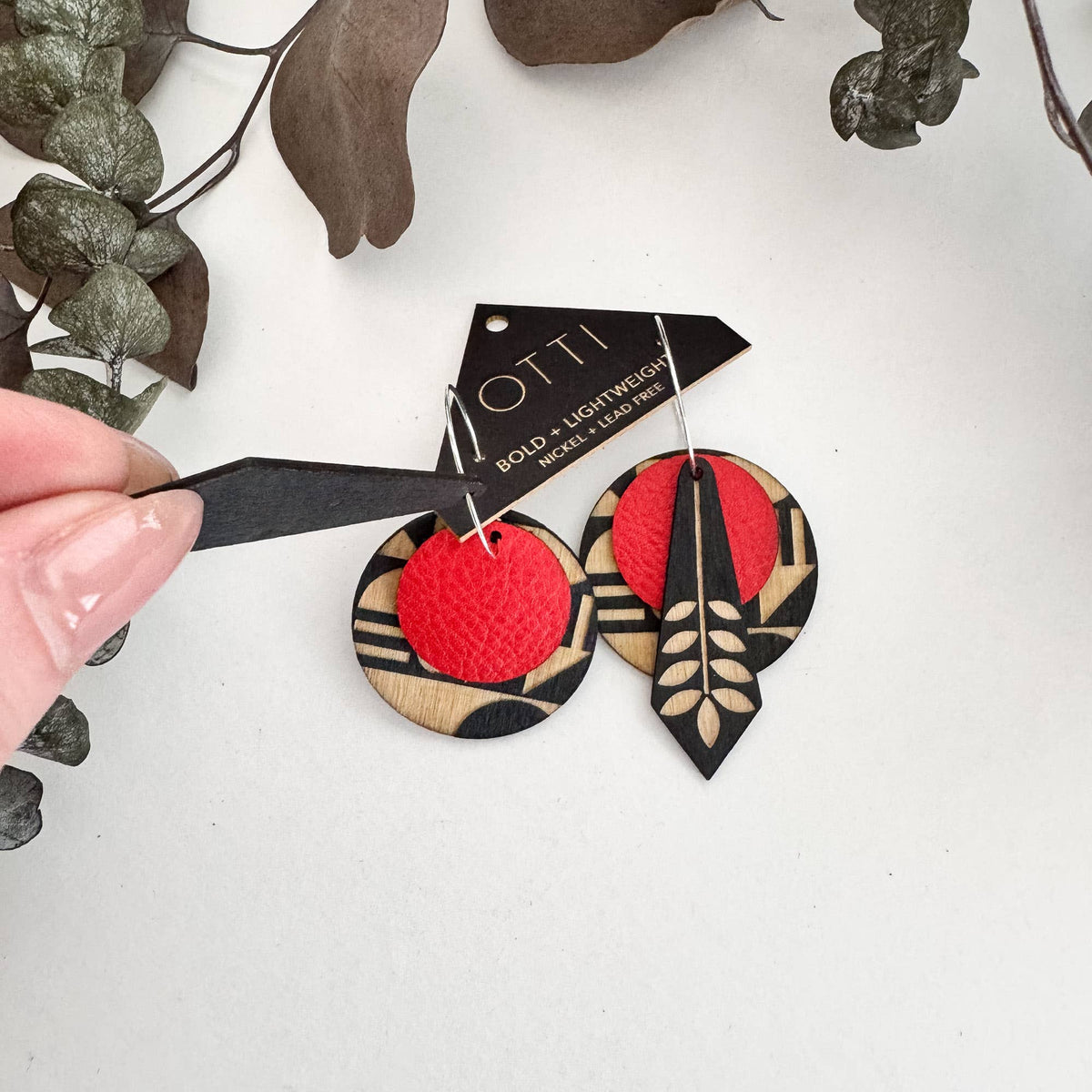 Architectural Lightweight Leather+Birch: Danish Modern