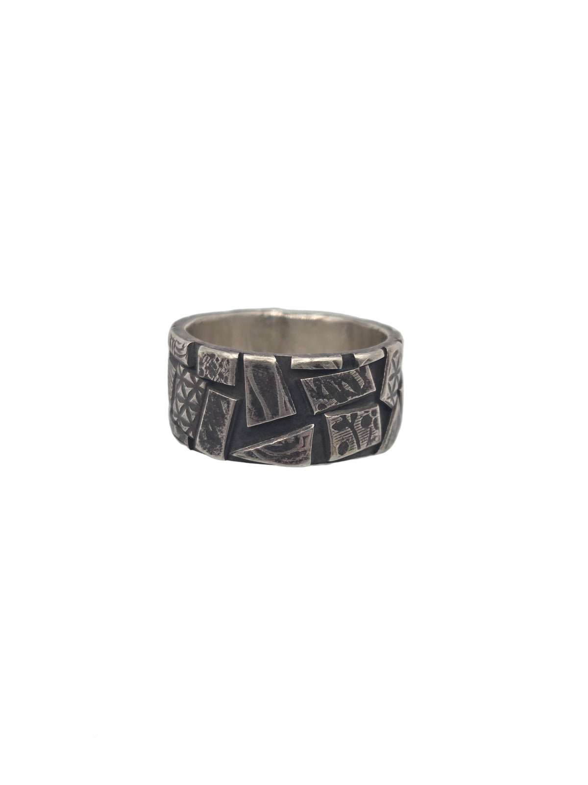 Silver ring with geometric design background