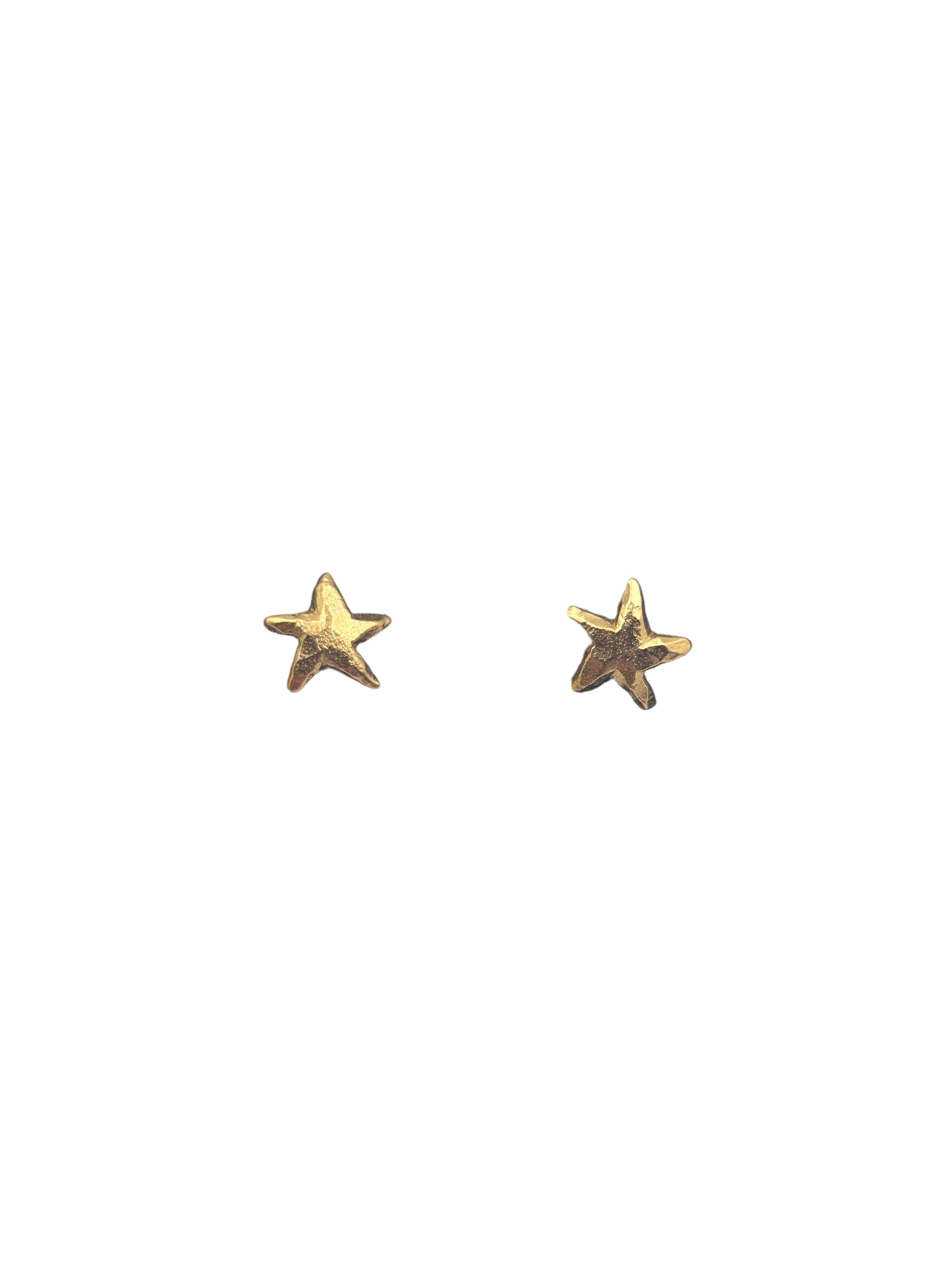 Gold star-shaped earrings with a white background