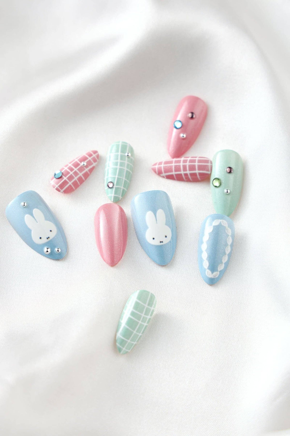 Pastel Miffy - Almond Press-On Nails