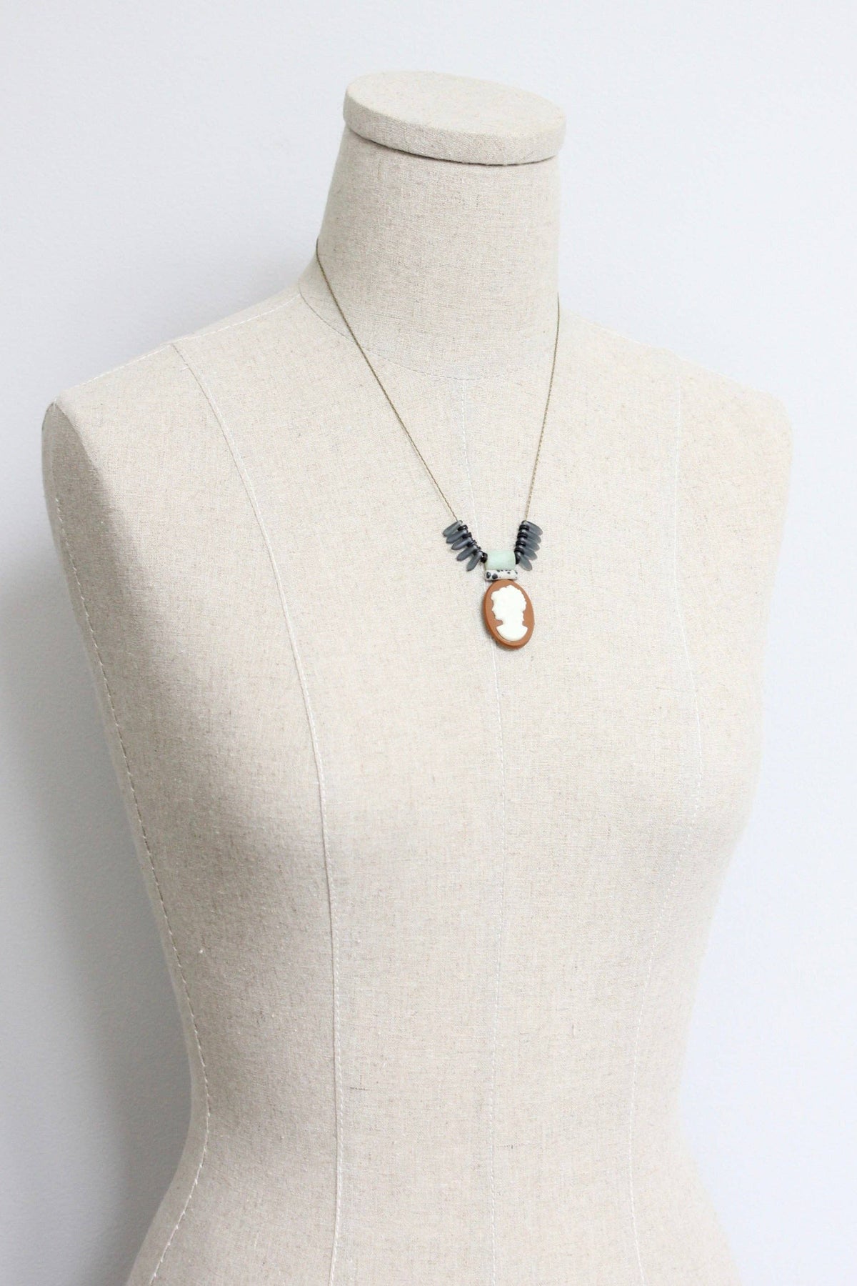 Vintage Cameo Pendant Necklace