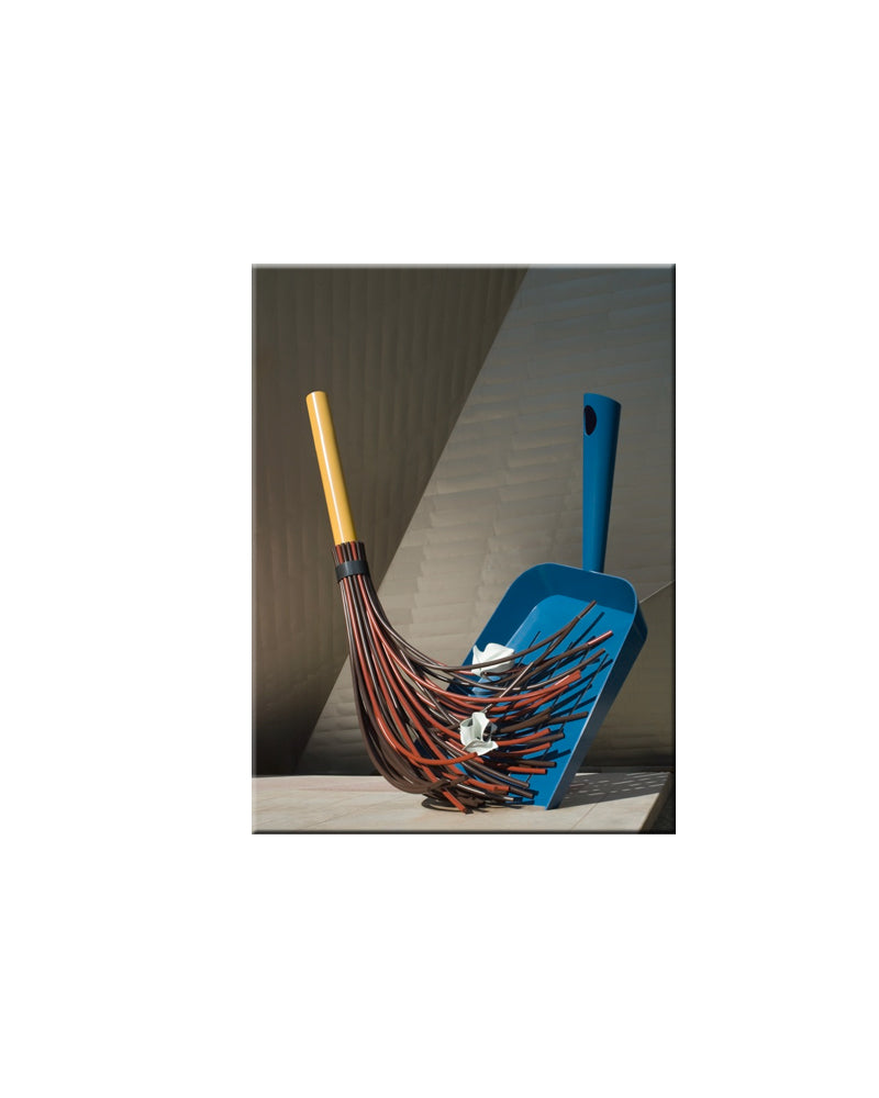 Claes Oldenburg &amp; Coosje van Bruggen: Big Sweep Magnet