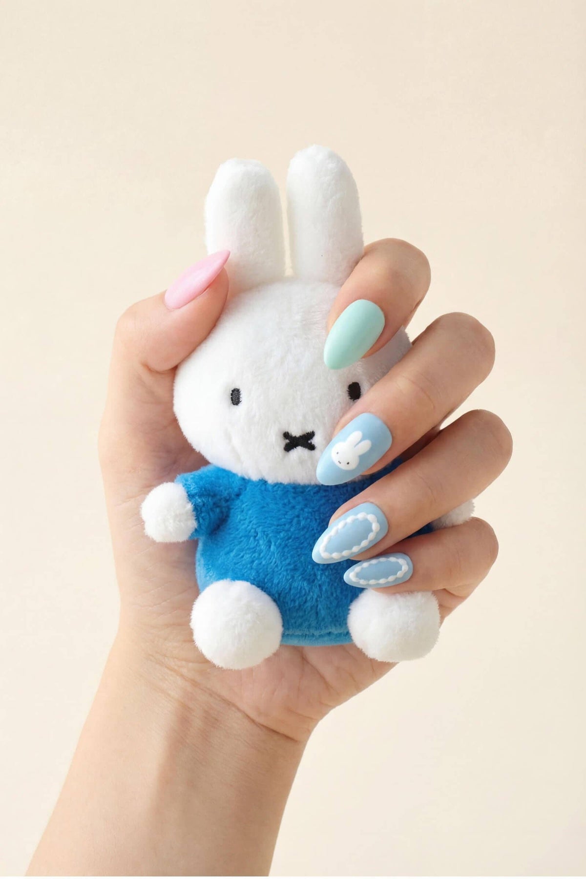 Pastel Miffy - Almond Press-On Nails