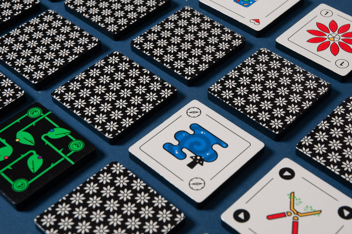 Kuzu's Maze: A Simple and Semi-Cooperative Puzzle Game